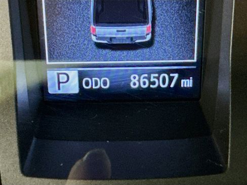 Used 2016 Toyota Tacoma TRD Sport image 14