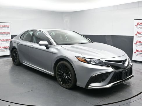 Used 2023 Toyota Camry XSE image 2