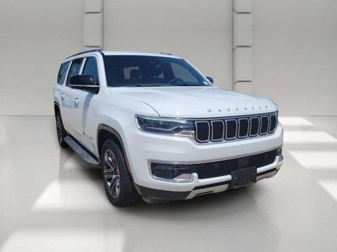 Used 2024 Jeep Wagoneer L Series II w/ Flexible Seating Group RWD image 3