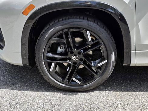 New 2026 Volkswagen Tiguan SE R-Line FWD image 7