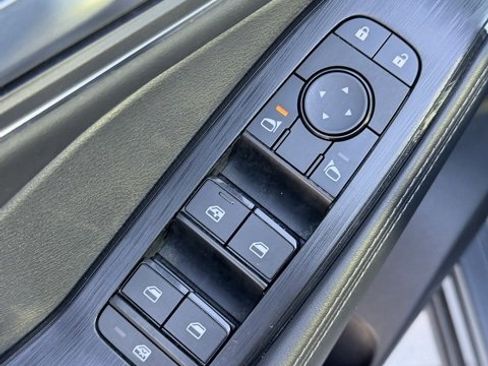 Used 2021 Nissan Rogue SV w/ Premium Package image 22