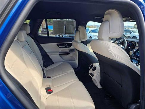 Used 2025 Mercedes-Benz GLC 350e 4MATIC image 13