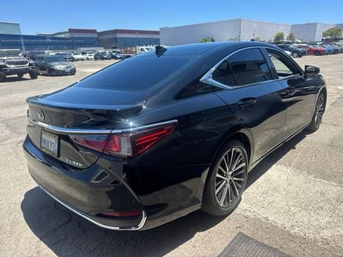 Used 2024 Lexus ES 300h w/ Premium Package FWD image 5