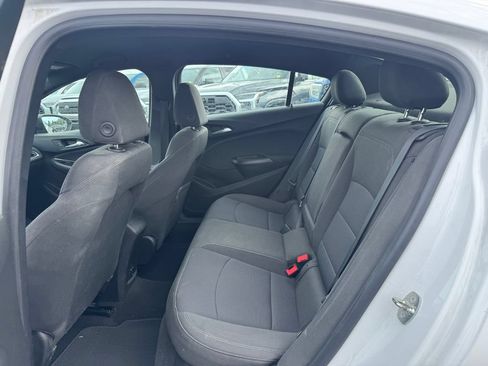 Used 2018 Chevrolet Cruze LT w/ Convenience Package FWD image 5