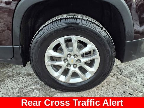 Used 2021 Chevrolet Traverse LT image 32