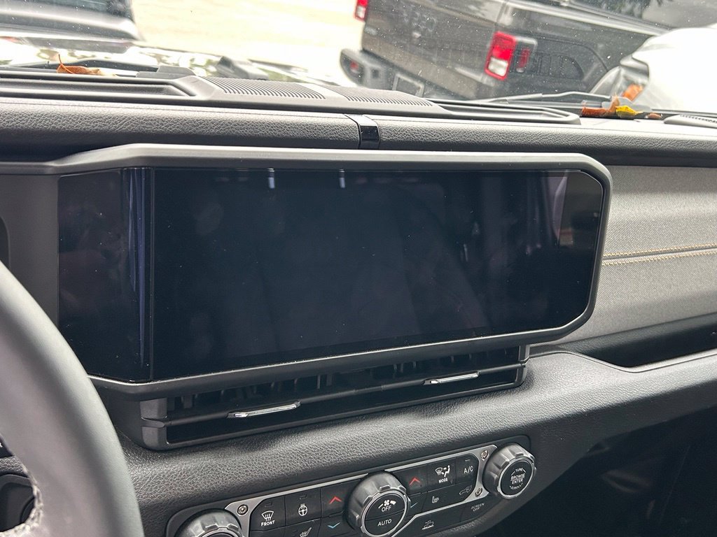Certified 2025 Jeep Gladiator Sport AWD/4WD image 13