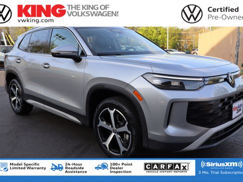 Certified 2025 Volkswagen Tiguan SE image 1
