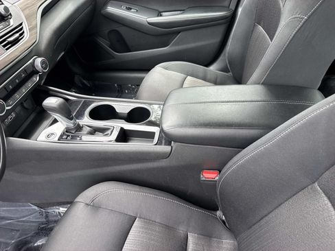Used 2024 Nissan Altima 2.5 SV FWD image 21