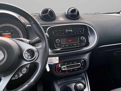 Used 2016 smart fortwo passion RWD image 6