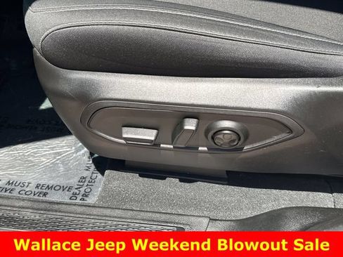 Used 2025 Jeep Grand Cherokee Laredo X RWD image 15