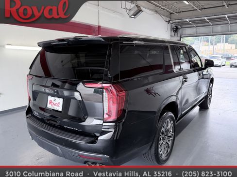 Used 2023 GMC Yukon XL Denali Ultimate AWD/4WD image 4