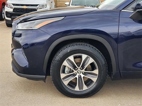 Used 2021 Toyota Highlander XLE FWD image 15