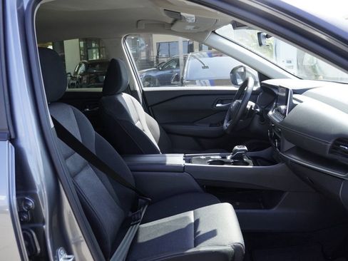 Used 2025 Nissan Rogue SV FWD image 17