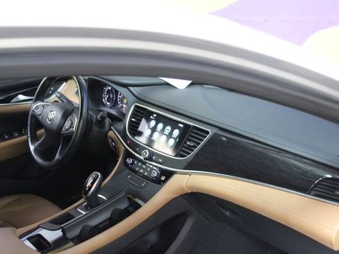 Used 2017 Buick LaCrosse Essence FWD image 12
