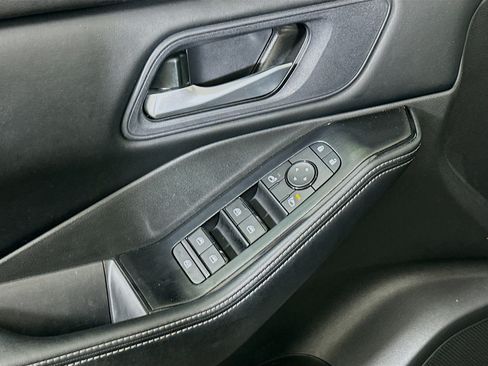 Used 2025 Nissan Rogue SV FWD image 15