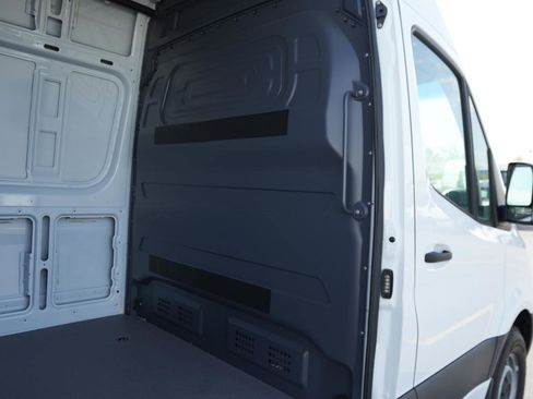 Used 2024 Mercedes-Benz Sprinter 144 Cargo image 9