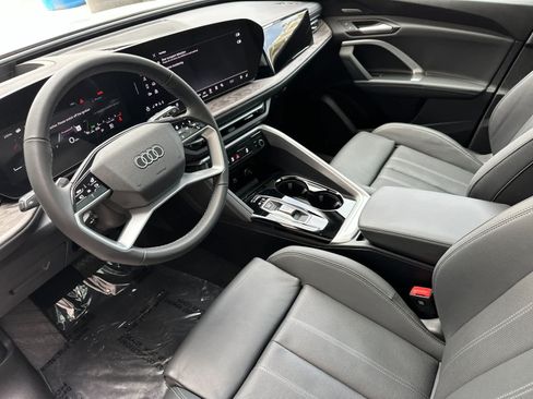 Used 2025 Audi Q5 Premium w/ Premium Plus AWD/4WD image 11