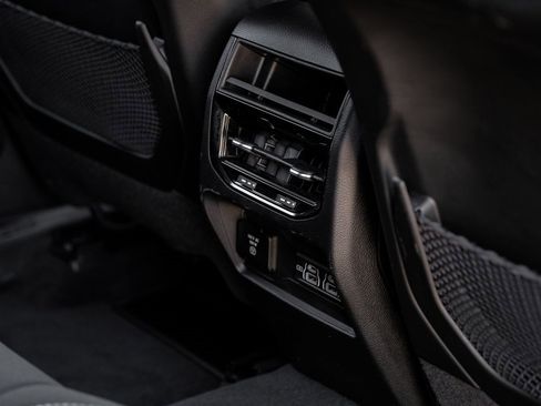 Used 2022 Jeep Grand Cherokee Laredo w/ Luxury Tech Group I image 48