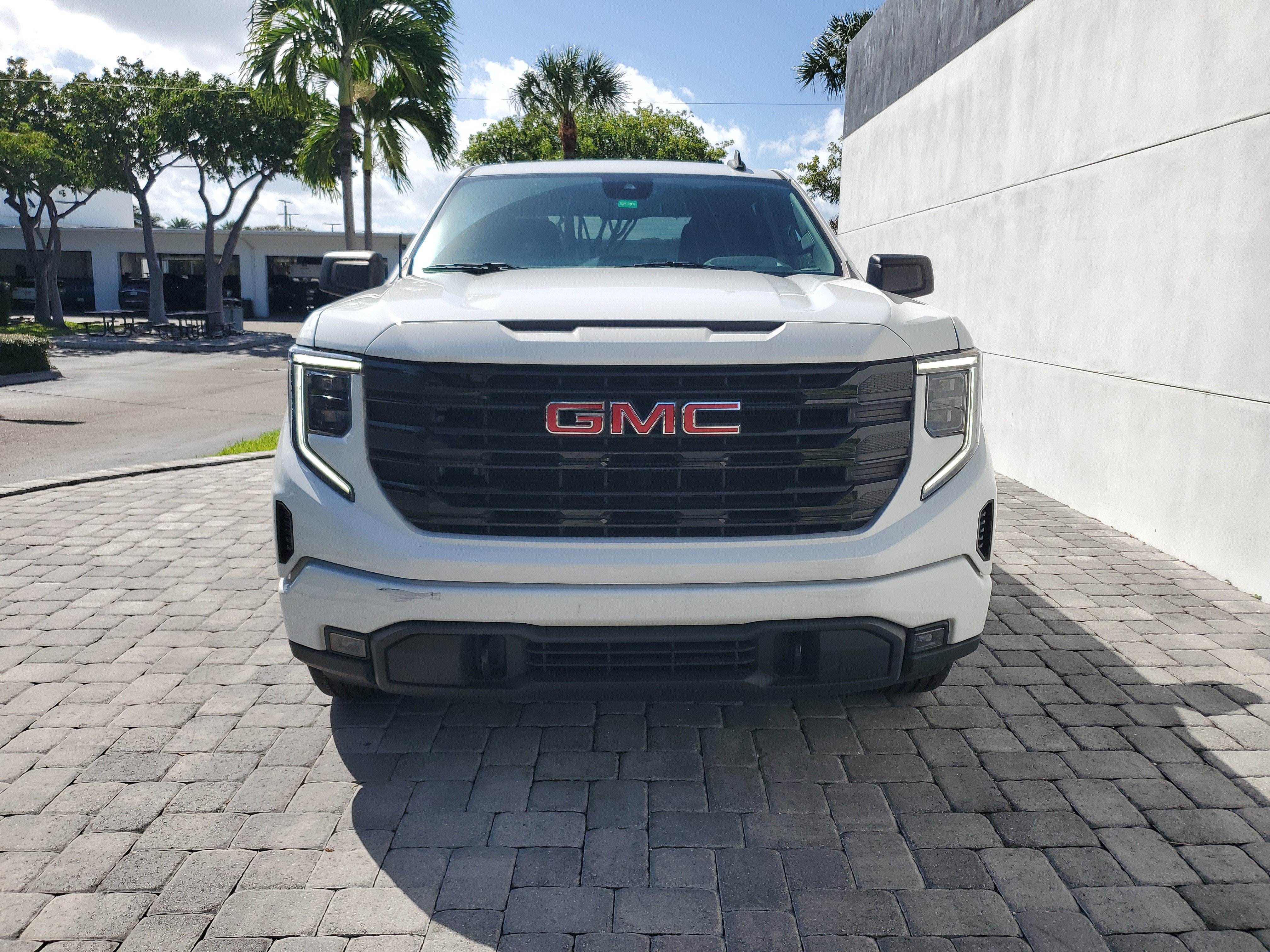 Used 2022 GMC Sierra 1500 Elevation RWD image 2