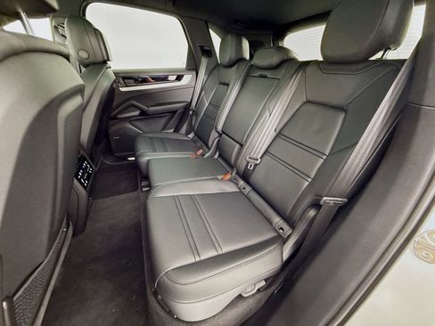 Certified 2025 Porsche Cayenne E-Hybrid AWD/4WD image 24