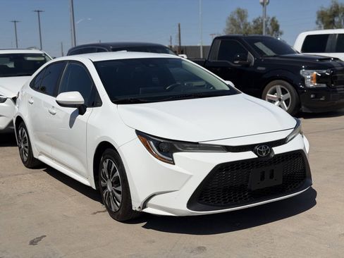 Used 2020 Toyota Corolla LE FWD image 2
