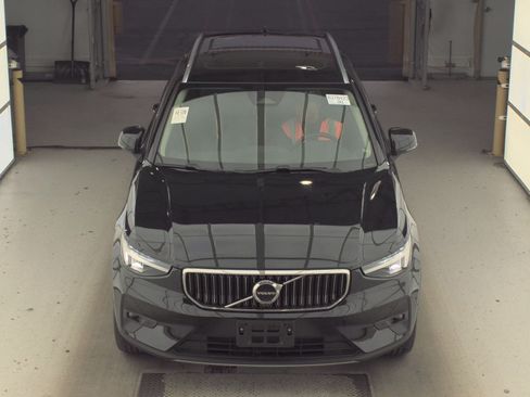 Used 2023 Volvo XC40 B4 Plus w/ Driver Assist Package FWD image 18