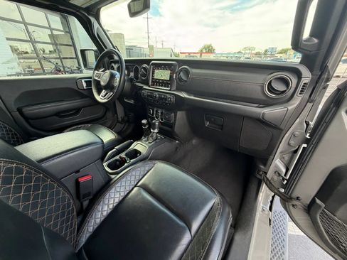 Used 2023 Jeep Wrangler Unlimited Sahara AWD/4WD image 13