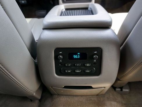 Used 2005 GMC Yukon XL 2500 SLT w/ SLT Preferred Equipment Group image 33