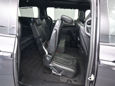 Used 2020 Chrysler Pacifica Touring-L image 60