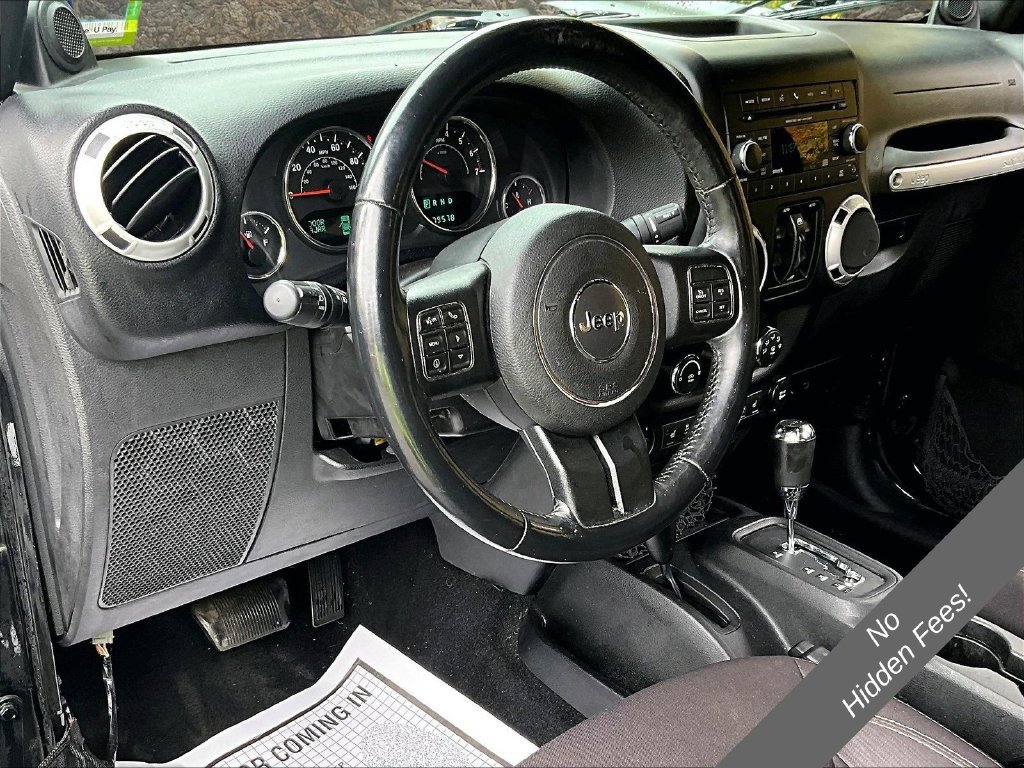 Used 2014 Jeep Wrangler Unlimited Sahara w/ Connectivity Group AWD/4WD image 8