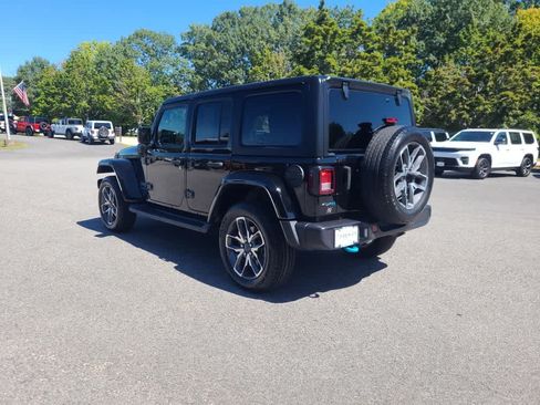 Used 2024 Jeep Wrangler Unlimited w/ Convenience Group AWD/4WD image 5