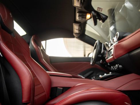 Used 2016 Ferrari California T RWD image 39