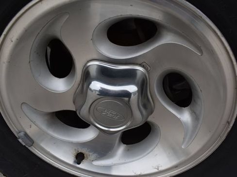 Used 2000 Ford Explorer XLT AWD/4WD image 10