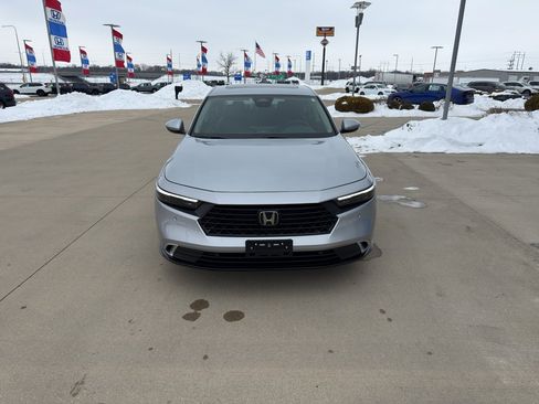 Used 2024 Honda Accord Touring image 2
