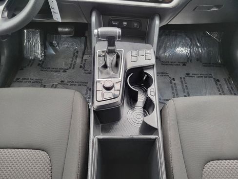 Used 2025 Kia Sportage LX image 17