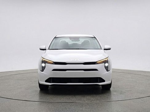 Used 2025 Kia K4 LXS image 2