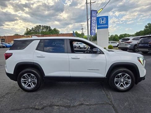 Used 2025 GMC Terrain Elevation AWD/4WD image 9