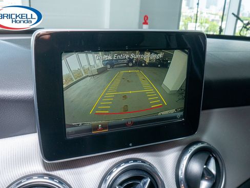 Used 2017 Mercedes-Benz GLA 250 image 37