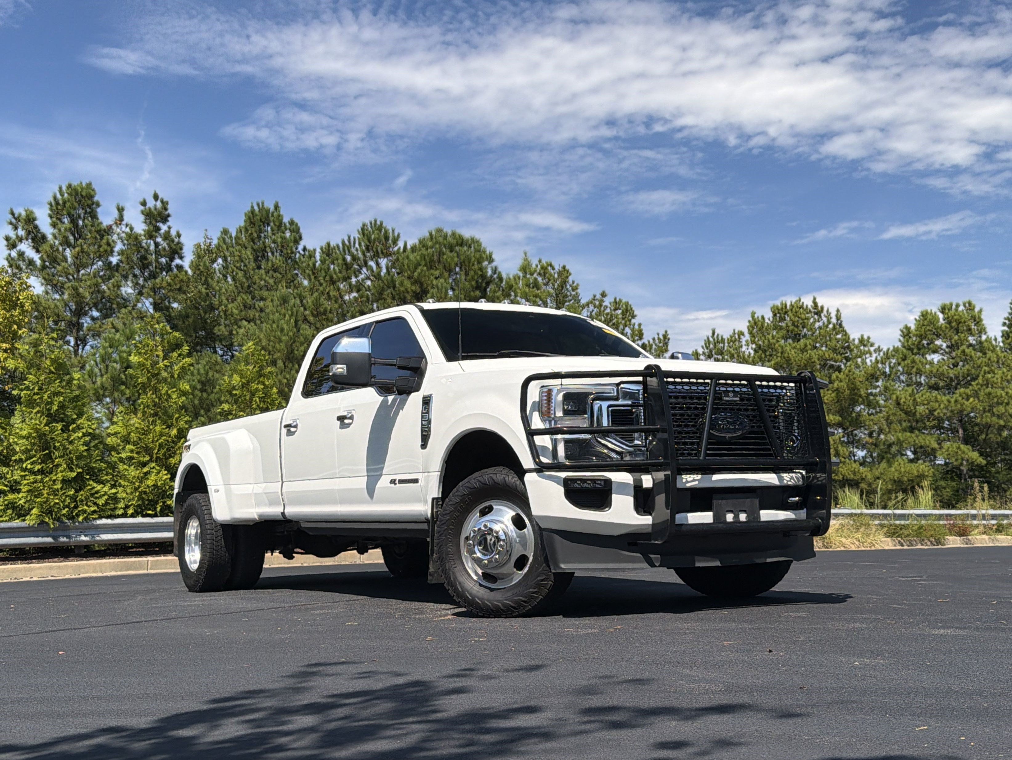 Used 2022 Ford F350 Platinum w/ FX4 Off-Road Package AWD/4WD image 2
