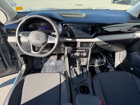 Used 2024 Volkswagen Taos SE image 15