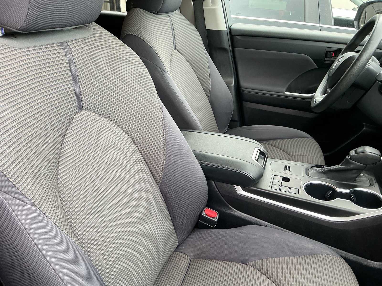 Used 2023 Toyota Highlander L FWD image 26