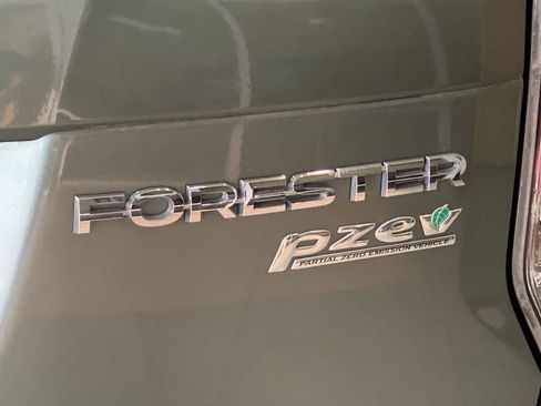 Used 2017 Subaru Forester 2.5i Limited AWD/4WD image 12