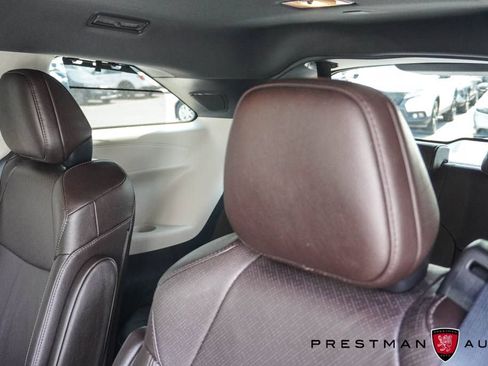 Used 2023 Toyota Sienna Platinum AWD/4WD image 45