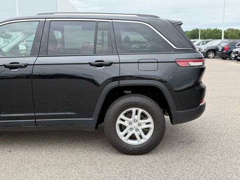 Used 2023 Jeep Grand Cherokee Laredo AWD/4WD image 12