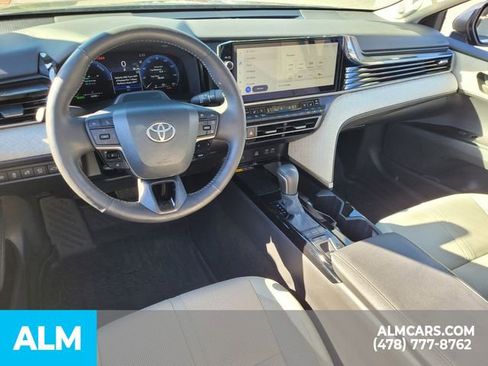 Used 2025 Toyota Camry XLE image 7
