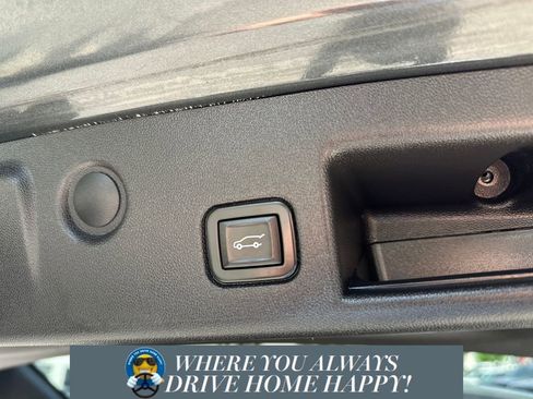 Used 2020 Chevrolet Equinox Premier FWD image 27