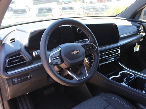 New 2026 Chevrolet Traverse LT w/ Driver Confidence Package AWD/4WD image 10