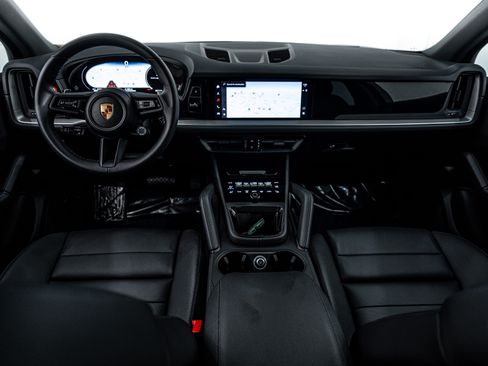 Certified 2025 Porsche Cayenne image 12