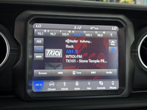 Used 2018 Jeep Wrangler Unlimited Sahara AWD/4WD image 22