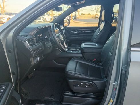 Used 2023 GMC Yukon Denali image 3